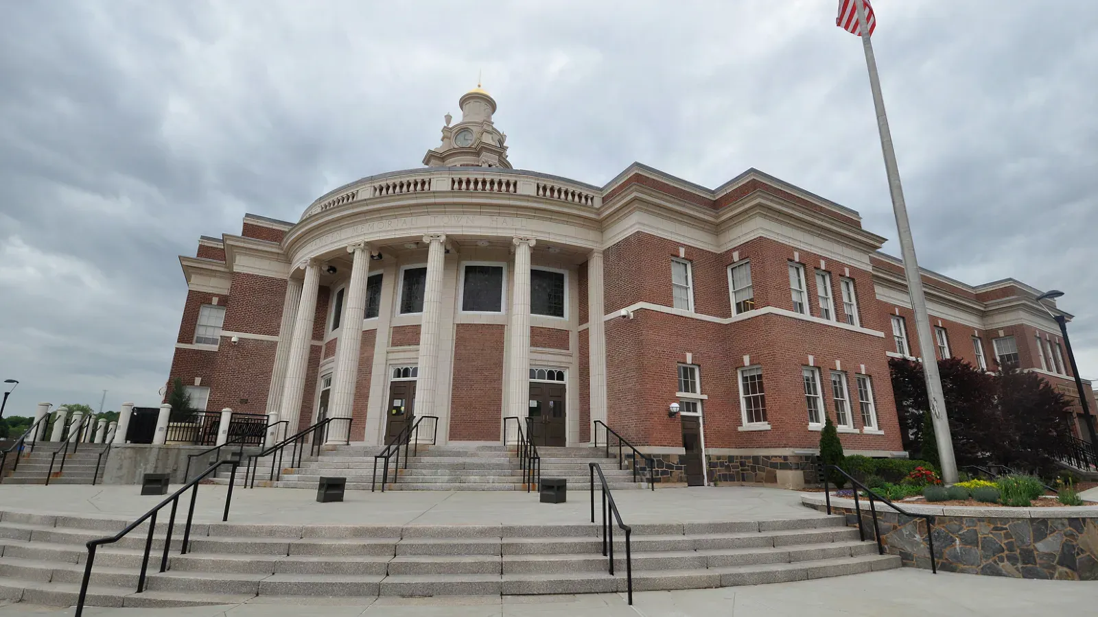 Hamden Memorial Town Hall, Hamden, Connecticut